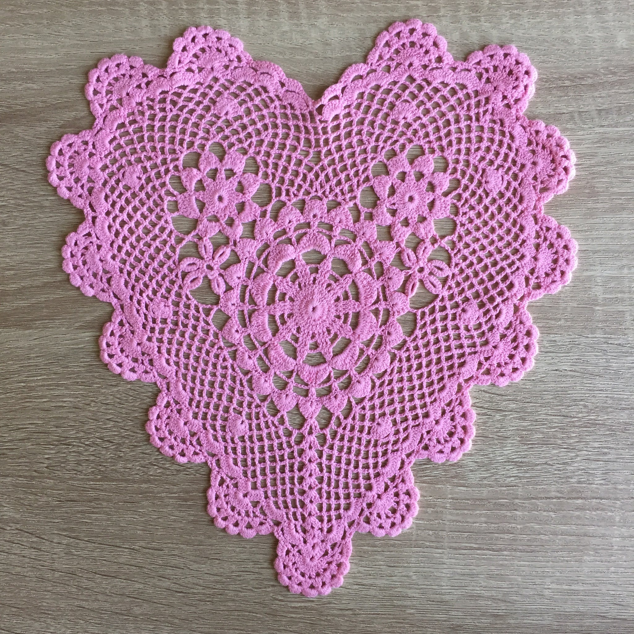 Poppy Heart Shaped Doilies Pink 18" Inch