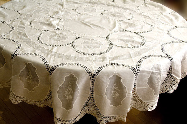 "The Chain of Love" Organdy Insert Tablecloth Set