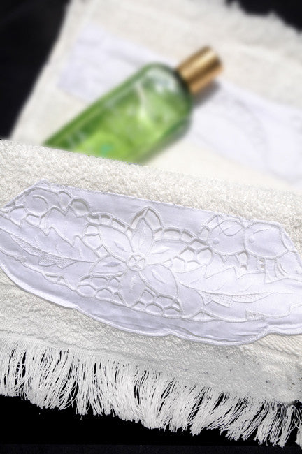 LINEN EMBELLISHED FINGERTIP Towel White /Closeout