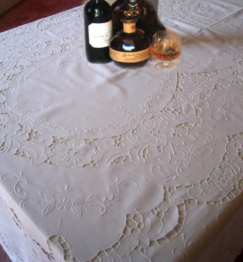 Gerbera Daisies 72x108 Inch Table Cloth Set