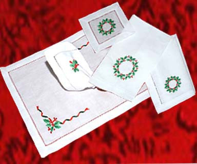 Hollyberries Christmas Placemat Set