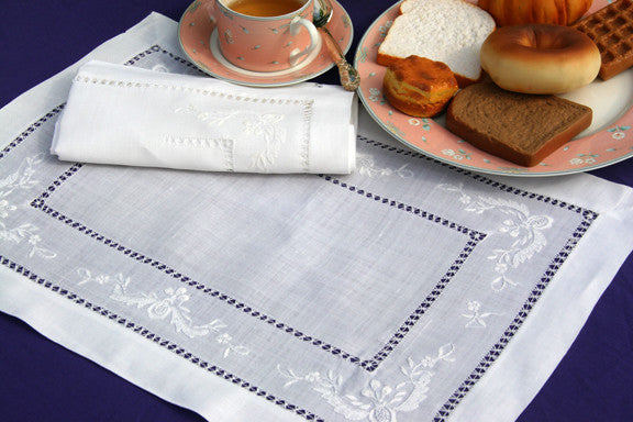 Lily of the Niles Placemat Set