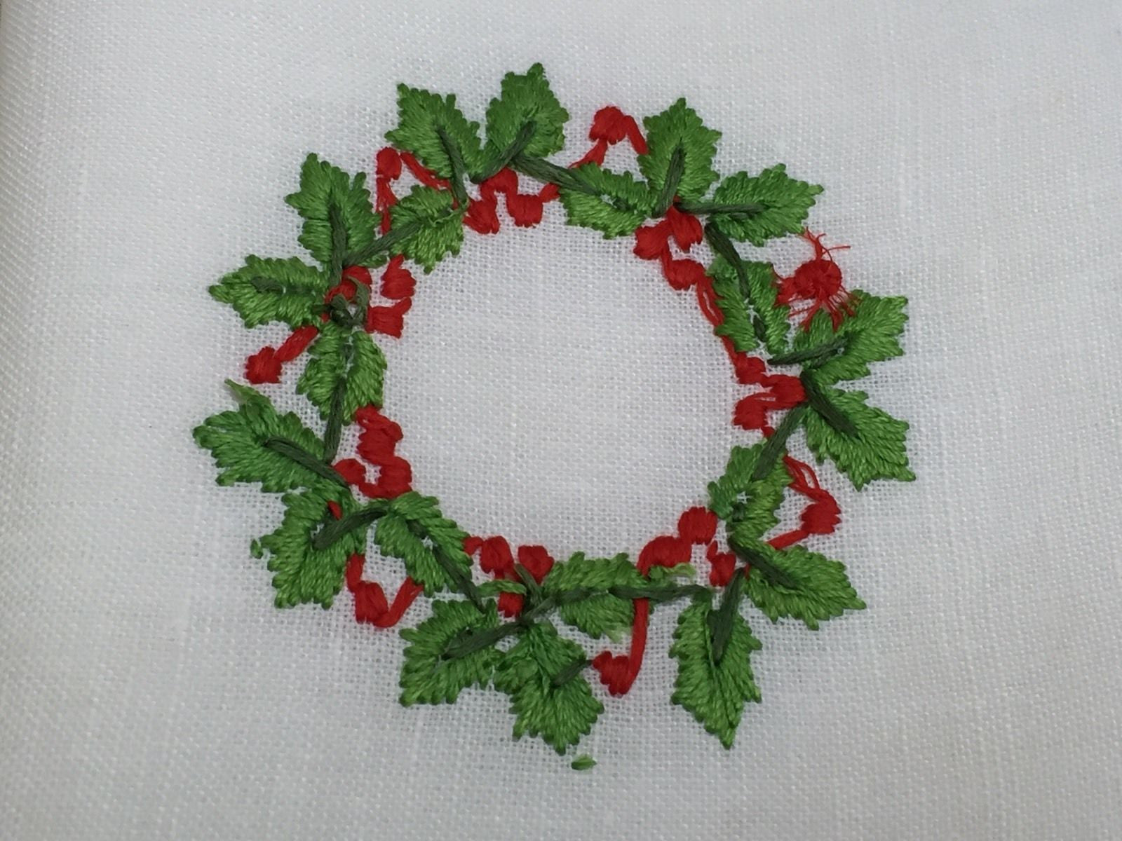 Christmas White Ivory Hollyberries Napkin 22" Inch